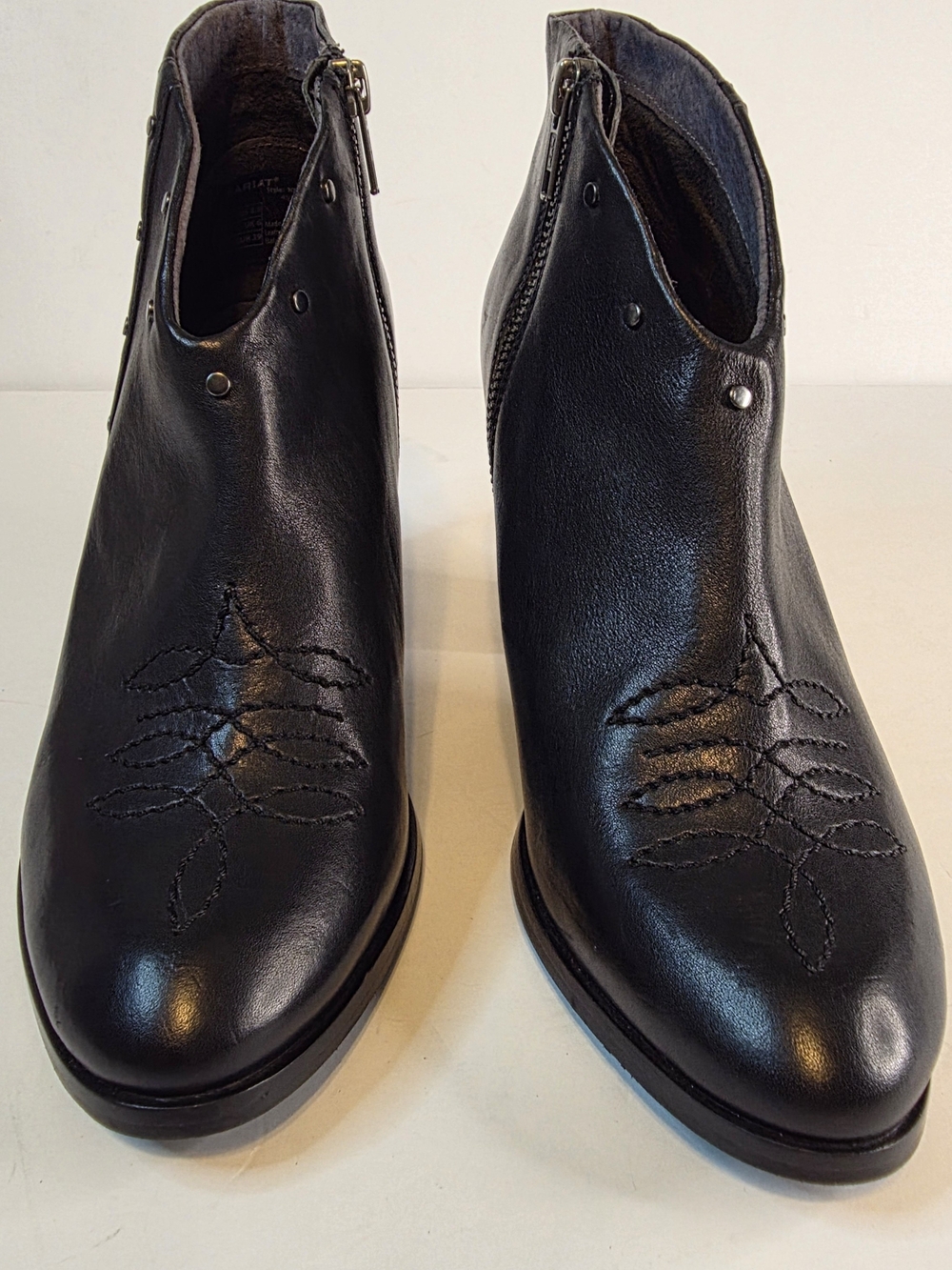 NWOT Ariat Unbridaled  Black Leather Ankle Booties Zipper Side Size 8.5